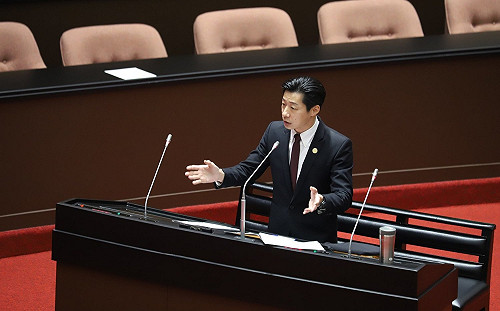 第1階段衝5千份連署趕林昶佐下台！罷免團體：立院不是你的練歌房