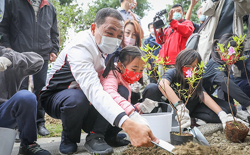 國際森林日校園植樹誘鳥  新北打造鳥兒宜居家園
