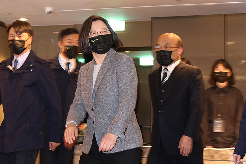 蘇貞昌打完疫苗後  張惇涵：看來有說有笑、虎虎生風