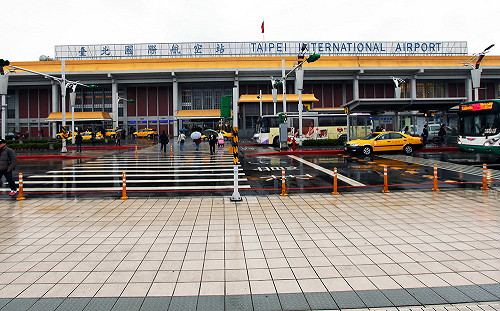 武漢肺炎》全台三級警戒！民航局加強機場防疫：國內線退票免手續費