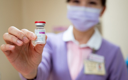 武漢肺炎》自費AZ疫苗明起開放預約！莊人祥：15家醫院費用已上線