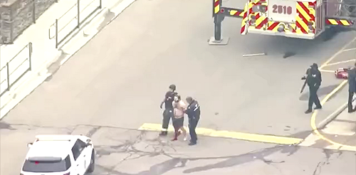 (影) 恐怖現場! 美科羅拉多槍擊案10死 嫌犯滿身是血被捕