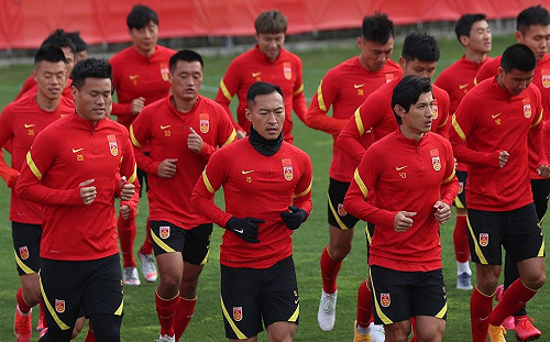 小粉紅嘴上愛國挺新疆棉？鍵盤「重拳出擊」秒殺Nike中國促銷球鞋