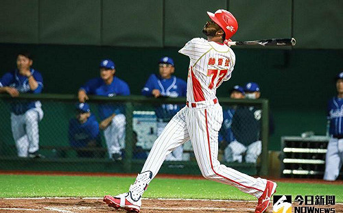 赫雷拉開轟3打點　味全龍主場2連勝