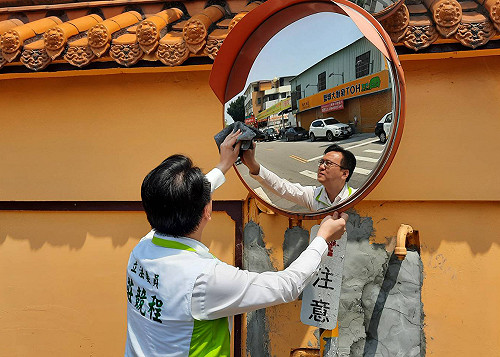 響應「擦亮世界的角落」 莊競程等人捲起衣袖行動表達支持