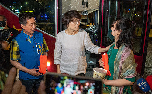 太魯閣號出軌》掃墓專車370人中有324台東人 饒慶鈴強調全力協助家屬