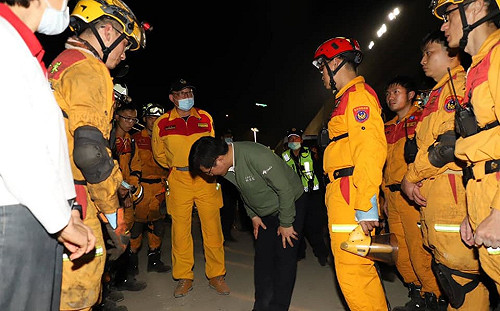 太魯閣號釀50死 林佳龍深夜PO文：萬分沉重傷痛、自責愧疚