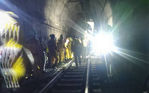 台鐵事故》太魯閣號與山洞對撞瞬間！監視錄影畫面曝光  運安會嘆：運氣真的很不好