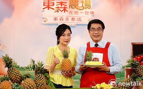 黃偉哲第六度上節目推廣台南鳳梨  35分鐘狂賣6千公斤鳳梨