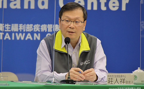 武漢肺炎》嚴重不良事件？20多歲男子打AZ後持續發燒！莊人祥：「持續發燒」不常見