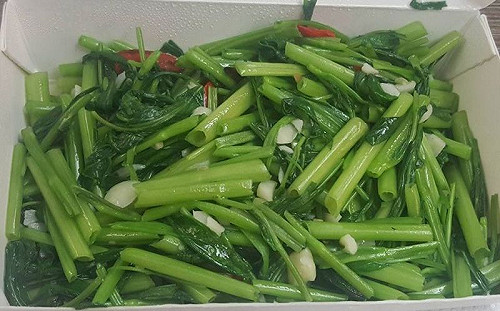 吃鹽酥雞喊空心菜好吃！她一看臉綠