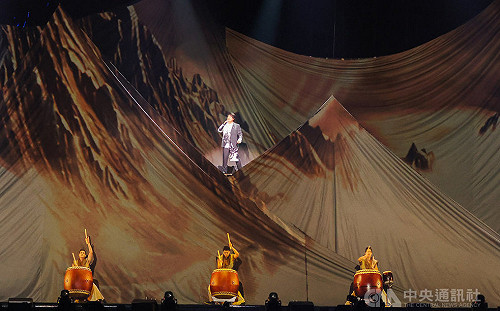 少年俠客喚武俠魂 周華健隔16年演唱會合體齊豫