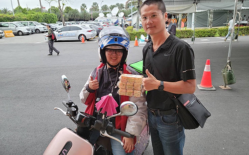 全台灣最溫暖的殯儀館！  花蓮警局：騎摩拖百里換10顆電池 只為親自送暖