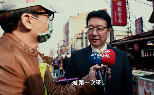 (影)少康走出戰情室!  大甲媽信眾爭相鼓勵留合影