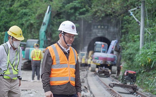 辦公室收拾好了！林佳龍辭意已決：望長官成全