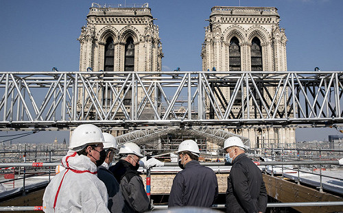 巴黎聖母院大火2年 馬克宏登頂打氣拼2024年開放