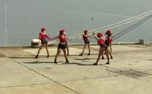 (影) 太辣了! 新船下水澳洲高官看「勞軍熱舞」？ 挨批惡意誤導 ABC致歉