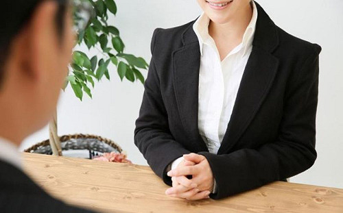 爽衝面試！求職妹問錯這句履歷被撕