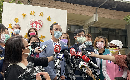 藍綠要角大方同台 陳其邁讚朱立倫：外界要給十足肯定