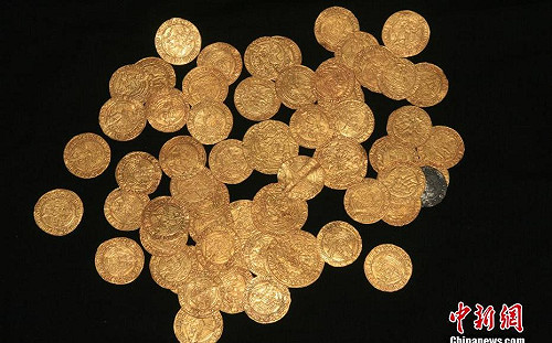 長輩的話真要聽! 不信家族寶藏傳說 老宅賣掉後竟被發現大量金幣、金條