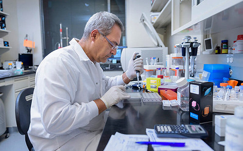 AZ疫苗供貨慢吞吞 歐盟考慮打官司修理阿斯利康