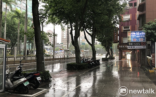 午後對流大爆發：全台17縣市有雨！網嗨：新北、台北雨超大