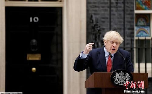 都說要辭了 強生還連夜任命新內閣 反對黨火大 : 今天立刻交權 否則發起不信任投票