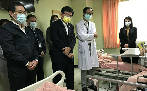 太魯閣號傷者仍有10人住院！王國材親自前往探視