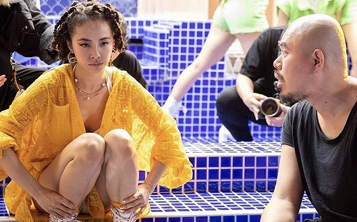 蔡依林生氣坐地擺臭臉！眼神死照片曝光 遭網友笑稱：好厭世