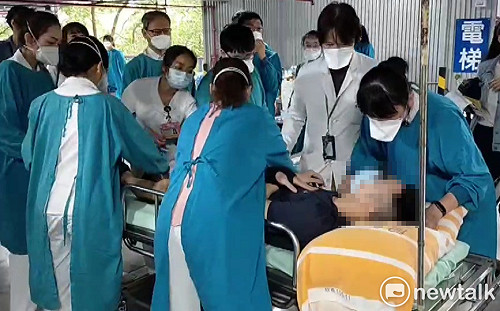 陳時中視察防疫旅館人員疫苗接種 現場有人打完暈針急送醫