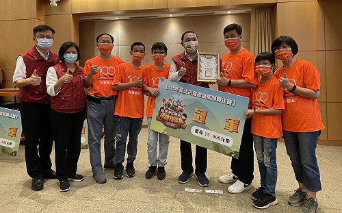 新北電競王健康特攻隊 五股國小榮獲雙料冠軍抱回萬元禮券