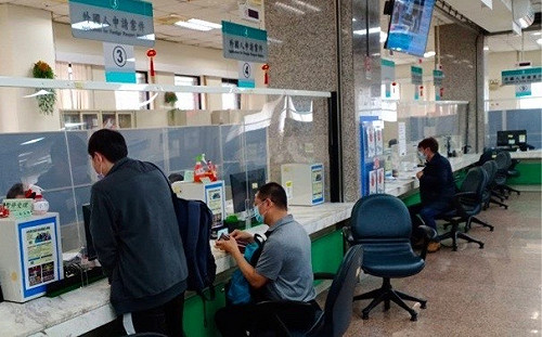 移民署主動協調相關單位 外來人口換新式統一證號更順暢