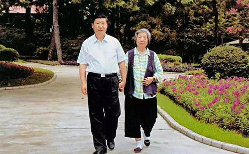 母親節寫小說？央視播「習近平與母親的約定」：坦蕩蕩做官