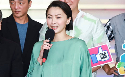 愛情長跑20年修成正果!侯怡君母親節甜喊蕭大陸「先生」