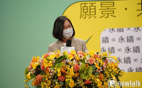 力挺青平台轉型 蔡英文盼鄭麗君繼續為台灣多做一點事