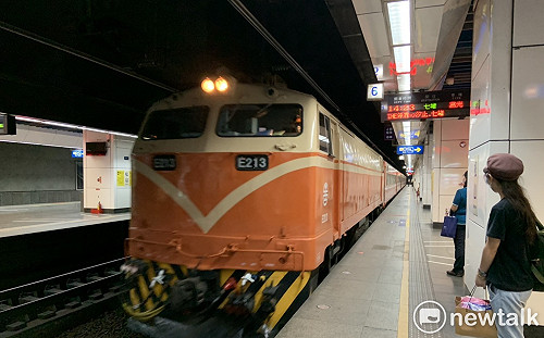 雙鐵、客運防疫再鬆綁！交通部：11/2起開放車內飲食