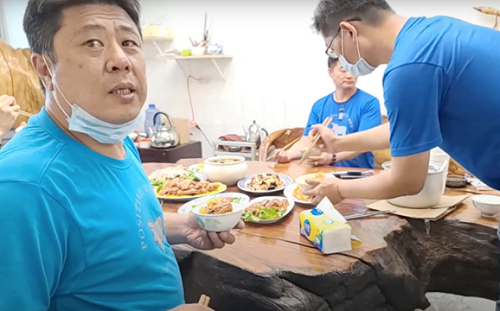 三級警戒！室內群聚７人「吃播」 杏仁哥致歉：訊息得知太慢 造成不良示範