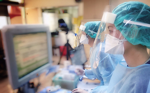 高市藍黨團批防疫假訊息 民進黨團：別踐踏高雄醫界