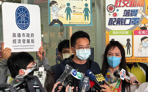 高市餐飲業禁內用 廖泰翔赴哈瑪星商圈稽查