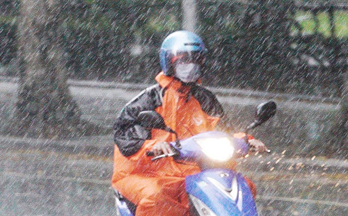 南台灣下雨了！高雄內門雨量達79毫米 曾文等5水庫啟動人工增雨
