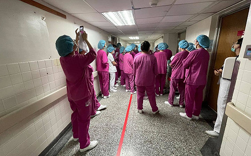 將有上千病床收治確診者 柯文哲感謝醫護人員