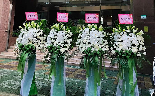 朱學恒送喪禮花藍給疾管署  綠委斥:羞辱前線滿足個人仇恨