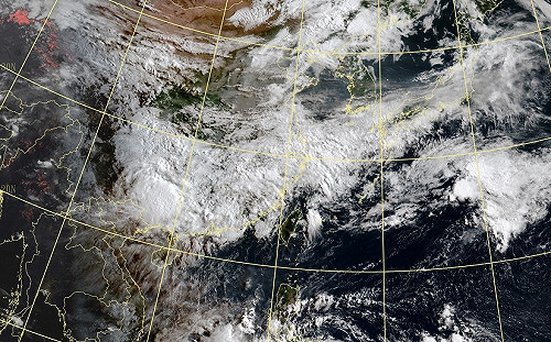 鋒面北移彩雲飛撲呂宋島 全台天氣好轉防午後雷雨