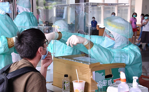 北市快篩機動隊啟動 前進文化大學進行快篩