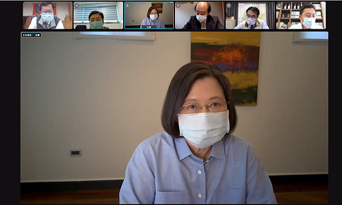 力挺國產疫苗 蔡英文：別「政治操作」打擊研發及防疫人員