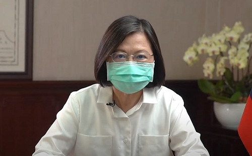 蔡英文遭辱罵｢西方忠犬｣!國民黨發聲明和前國際部外語顧問撇清關係