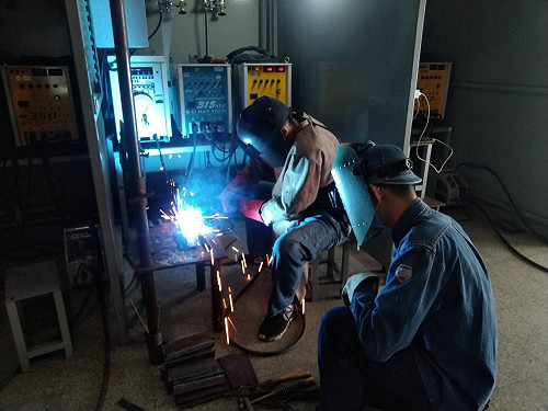 銲接技培傳捷報 全國技能競賽南區銲接青年組金、銀雙獎在和春