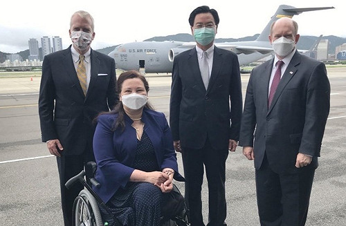 美國聯邦參議員達克沃絲率團訪台 外交部：竭誠歡迎