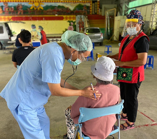 屏東又傳2慢性病史老婦施打疫苗後死亡個案