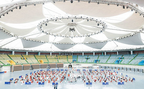 鄭文燦增設疫苗接種站爆亮點 網：巨蛋也太漂亮了